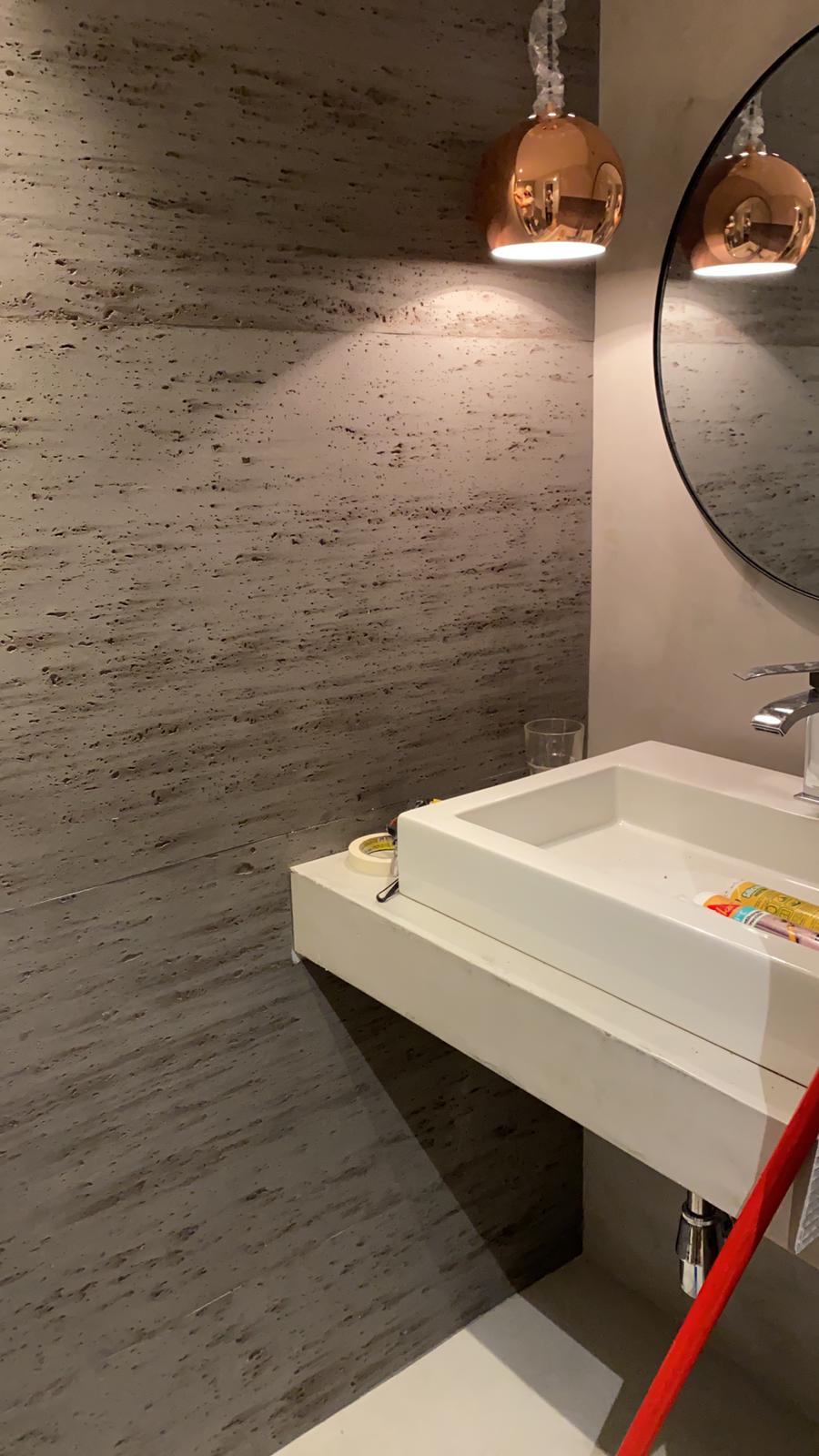 TRAVERTINE GRIS BAÑO